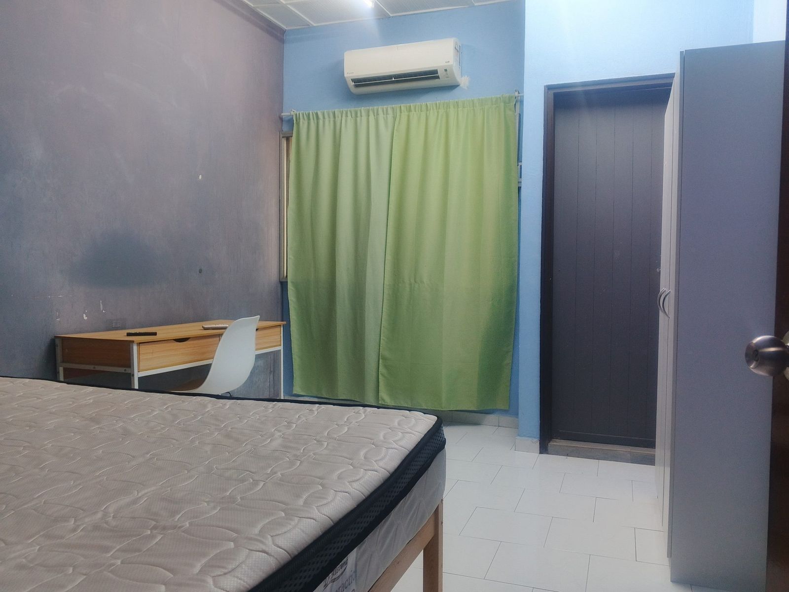 Damansara Utama ss21 Landed house Middle room Link bath room 中房连接厕所出租 - Image 1
