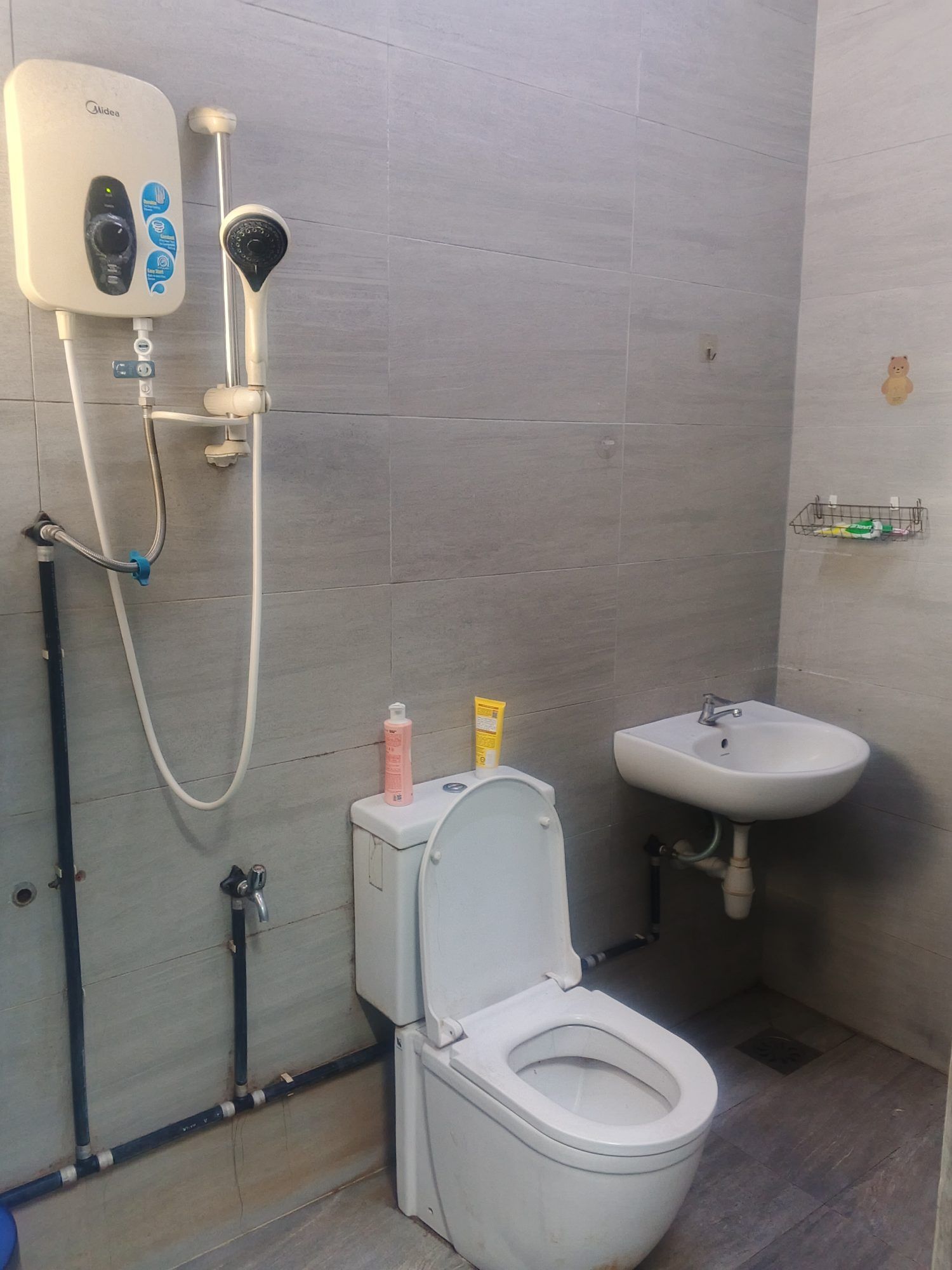 Damansara Utama ss21 Landed house Middle room Link bath room 中房连接厕所出租 - Image 2