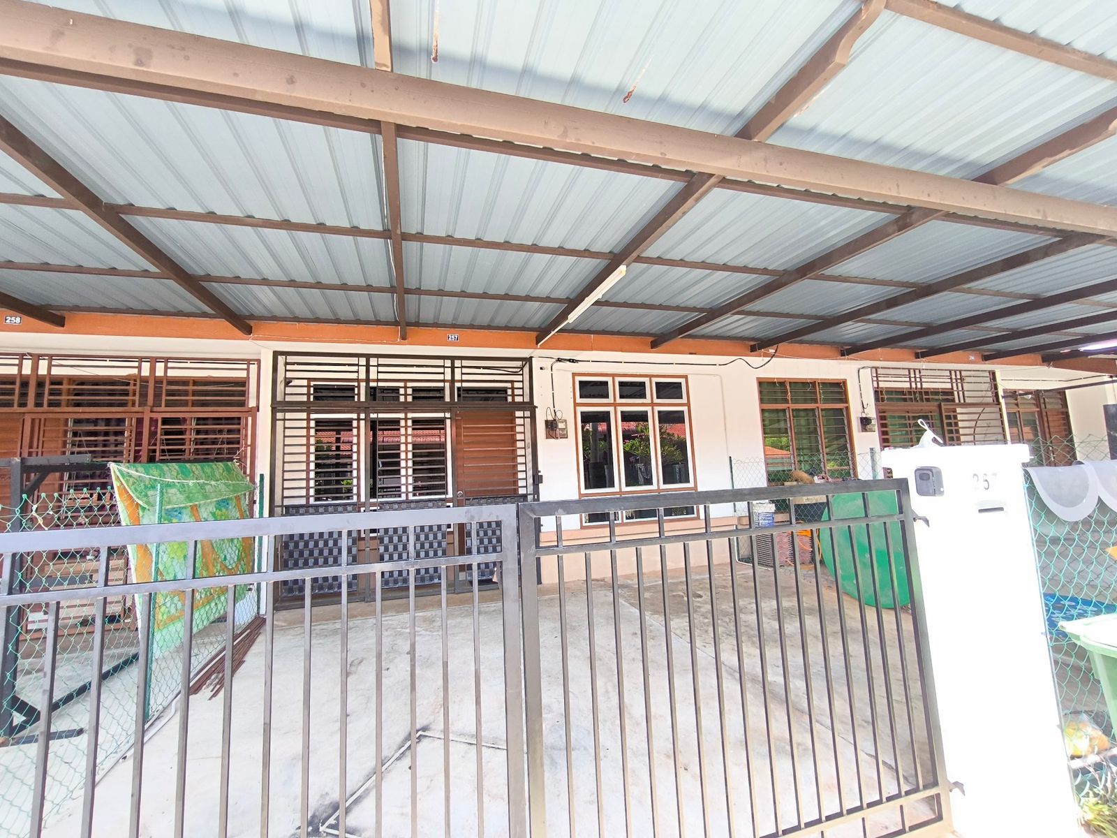 Car porch - RESIDENSI BIDARA Single Storey Terraced 3 Bedroom For Sale - Image 1