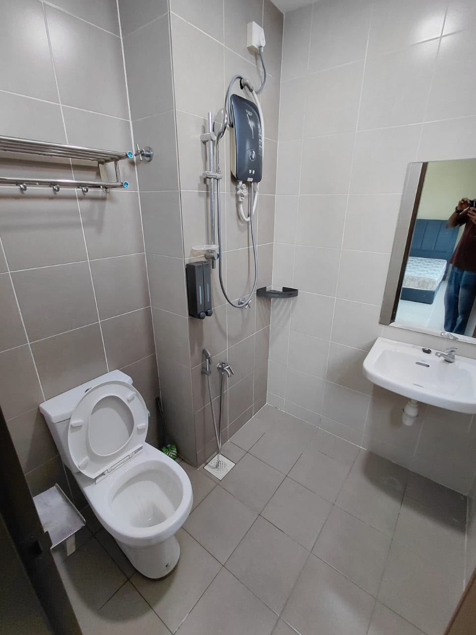 Bathroom - Suria Putra Sungai Buloh 2BR Golf View | 2 Car Parks | Tenanted - Image 8