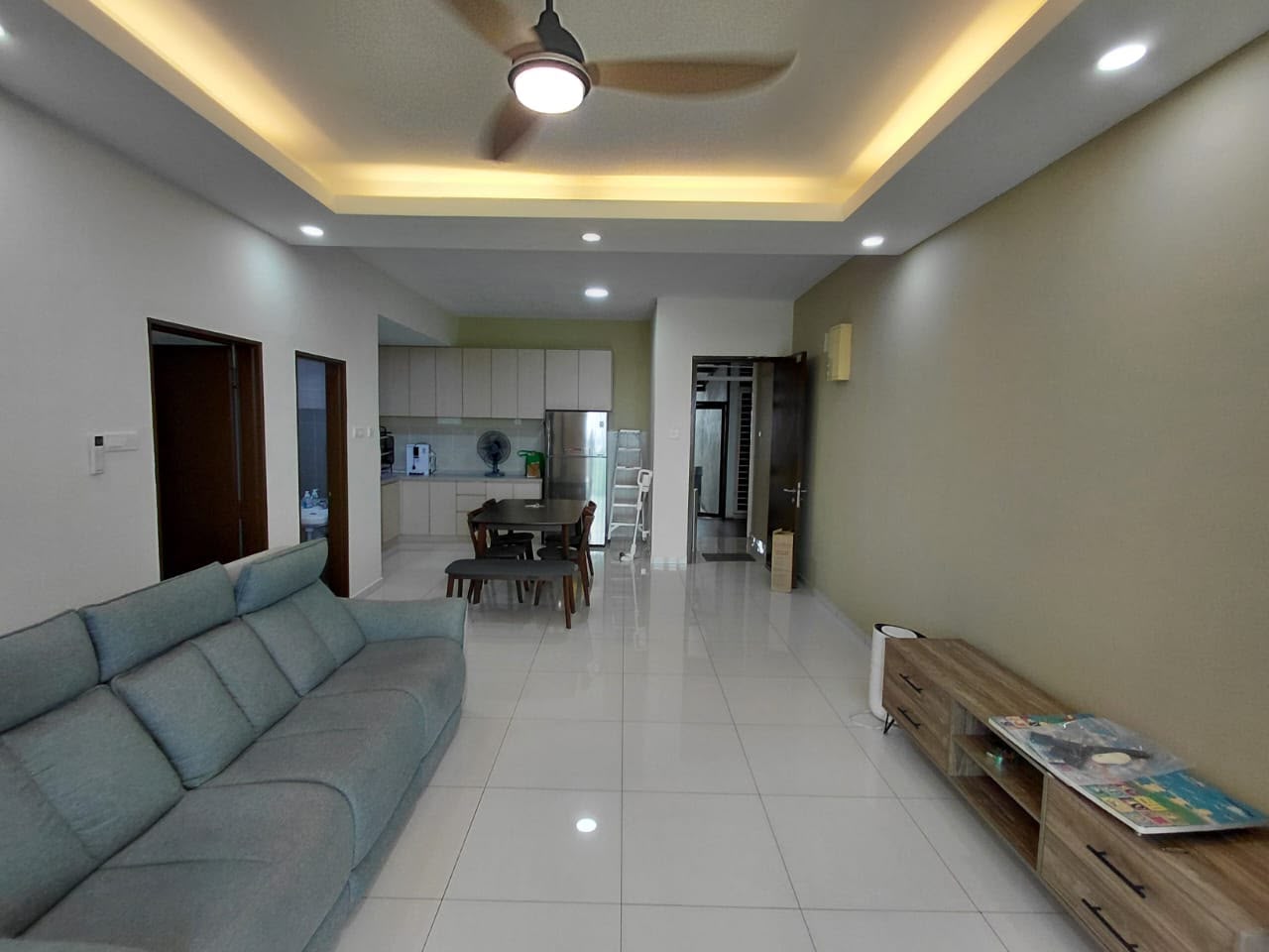 Living room - Suria Putra Sungai Buloh 2BR Golf View | 2 Car Parks | Tenanted - Image 1