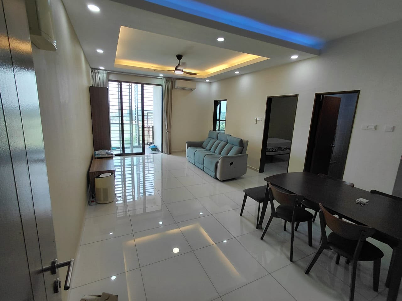 Living room - Suria Putra Sungai Buloh 2BR Golf View | 2 Car Parks | Tenanted - Image 2