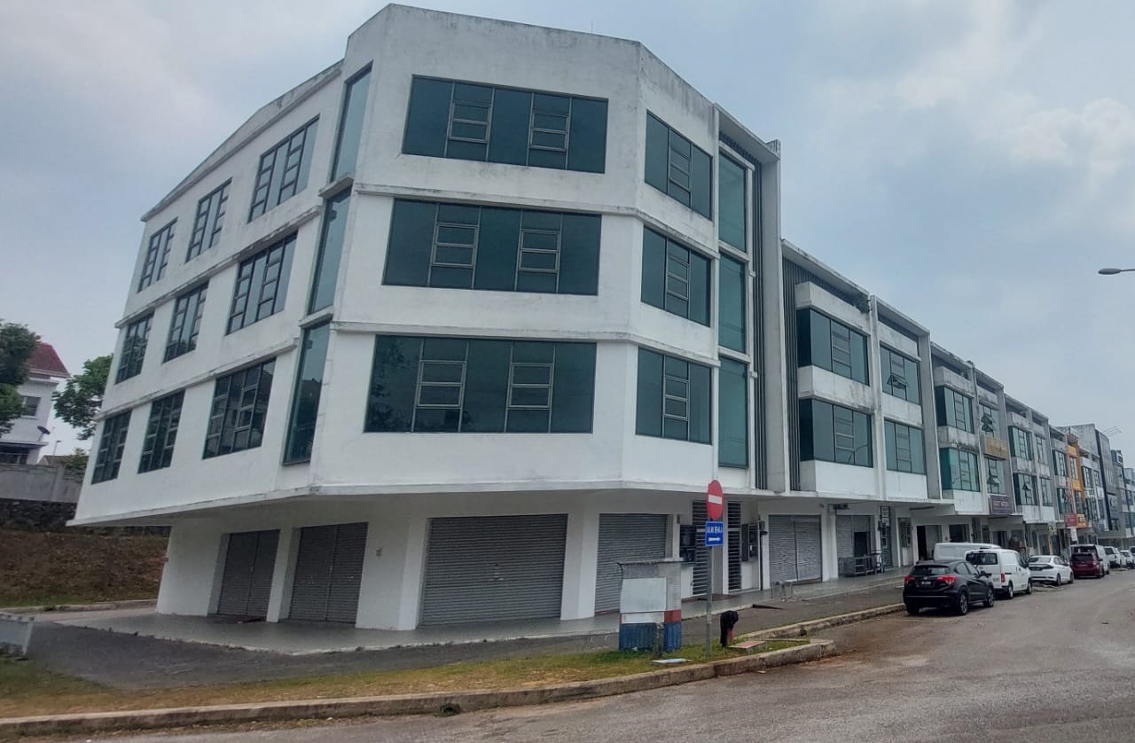High Visability office facing LDP Highway - Image 1