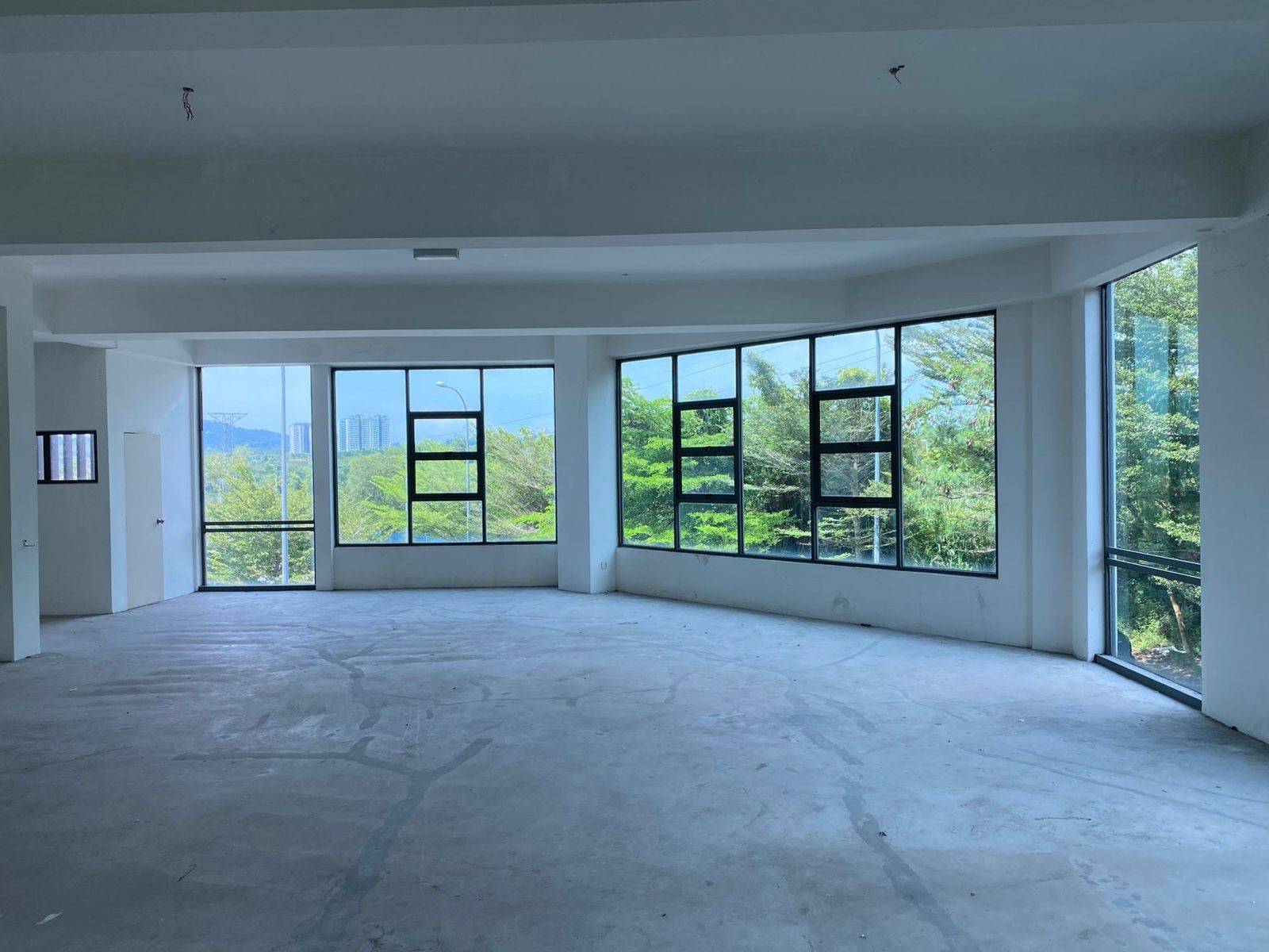 High Visability office facing LDP Highway - Image 7