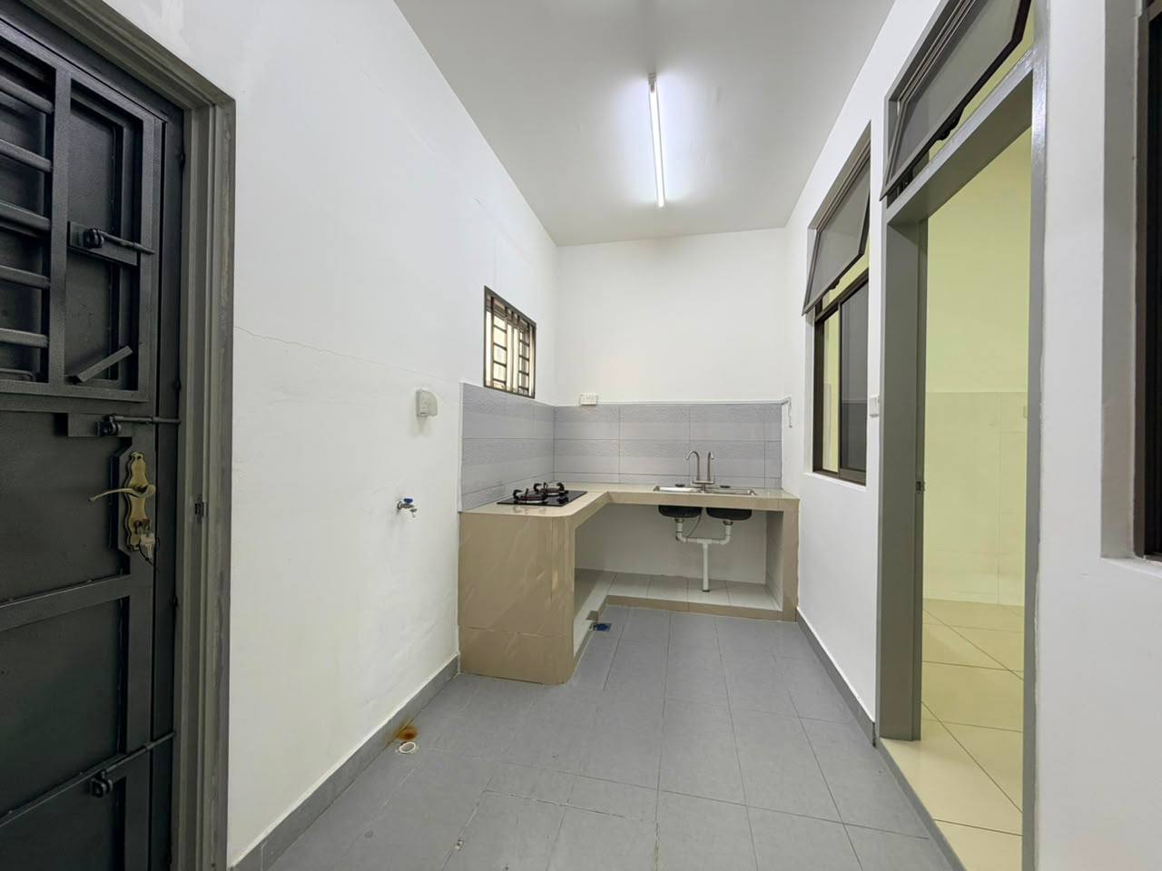 Kitchen - Taman Mutiara Maju House for Sale | Mutiara Rini Skudai | RM838K - Image 10