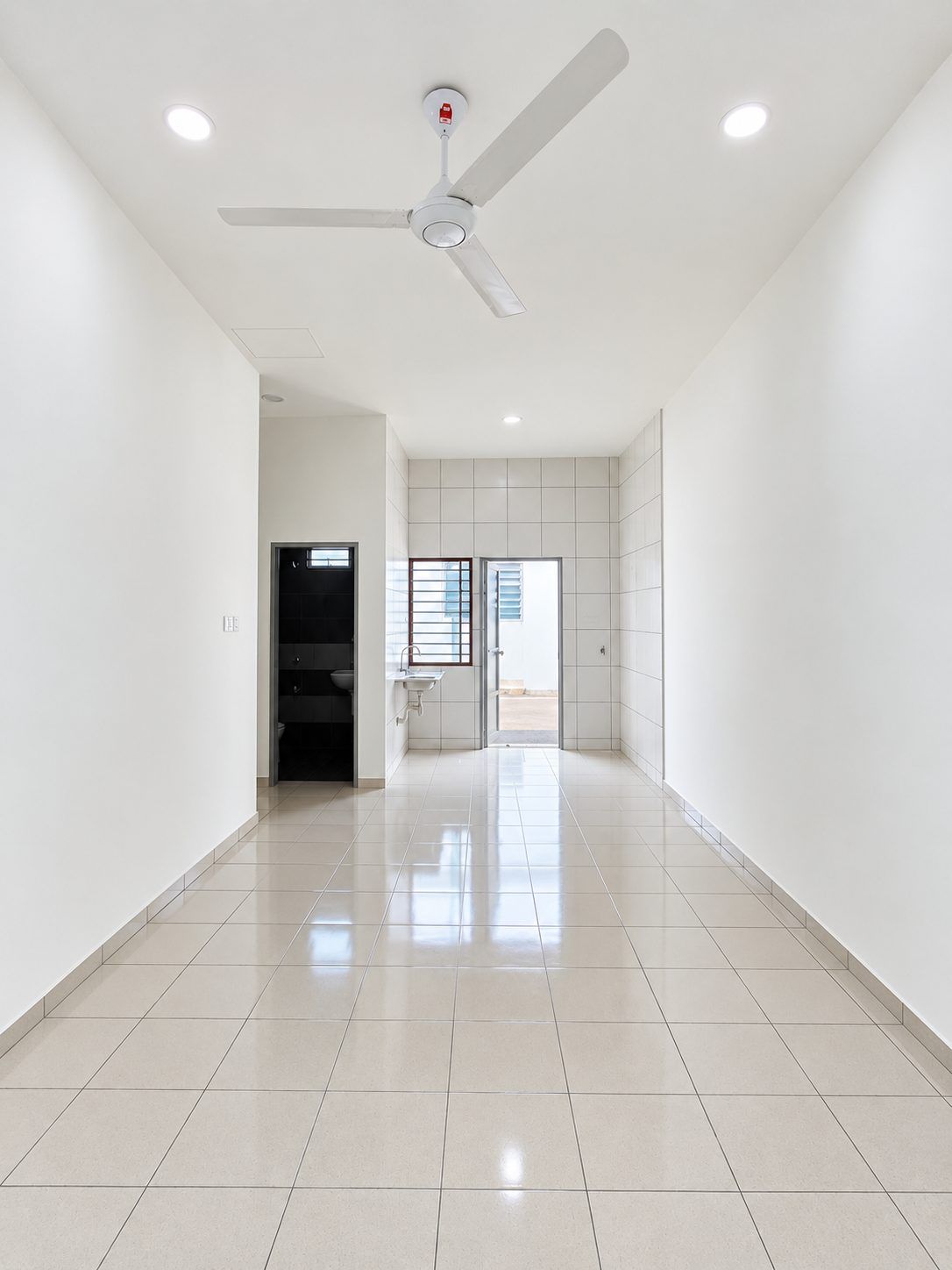 Dining - 4-Bedroom Single Storey Terrace House @ Bandar Putra Kulai | G&G | 24x75 | RM2,200 nego - Image 10