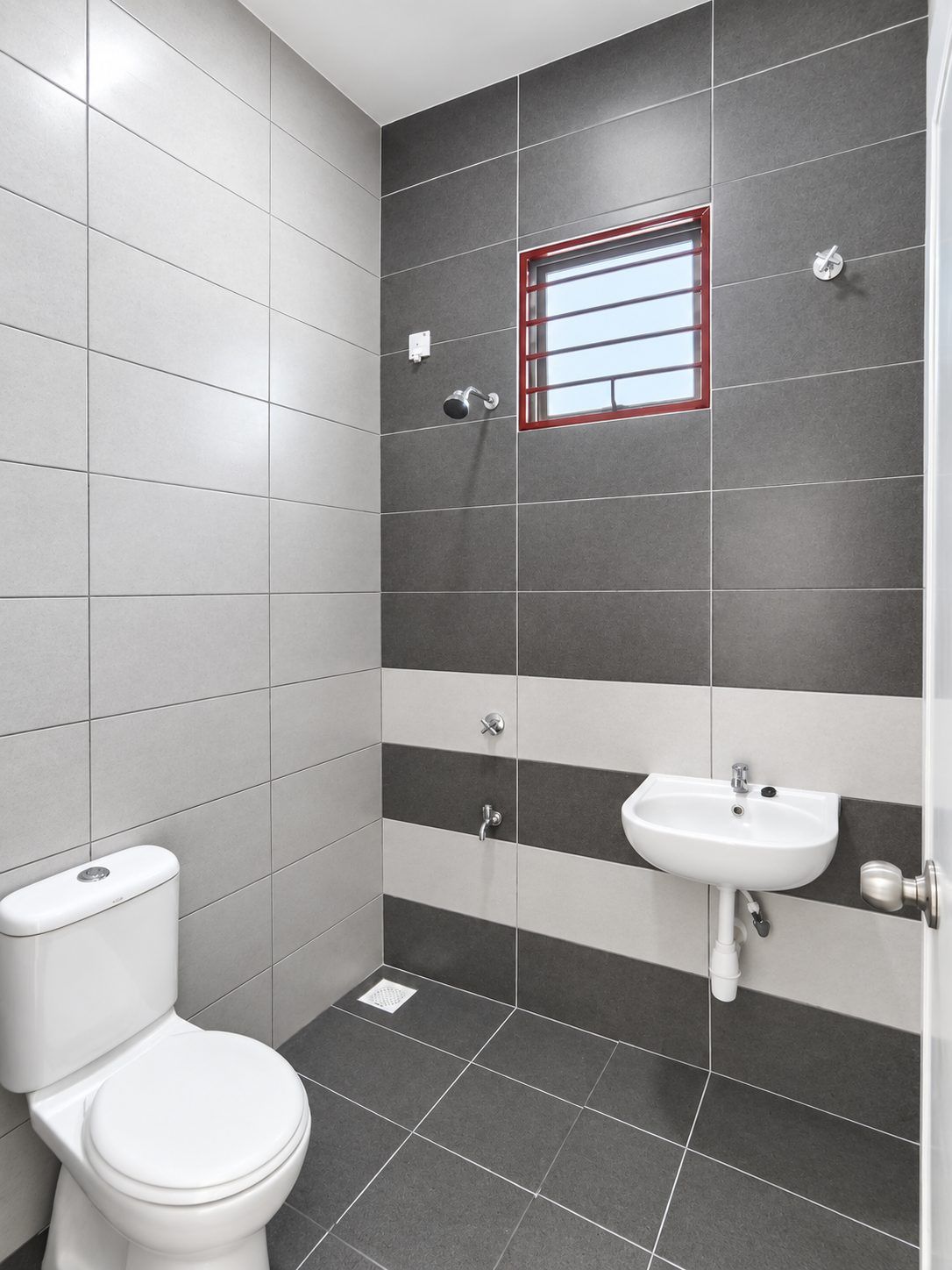 Bathroom - 4-Bedroom Single Storey Terrace House @ Bandar Putra Kulai | G&G | 24x75 | RM2,200 nego - Image 11