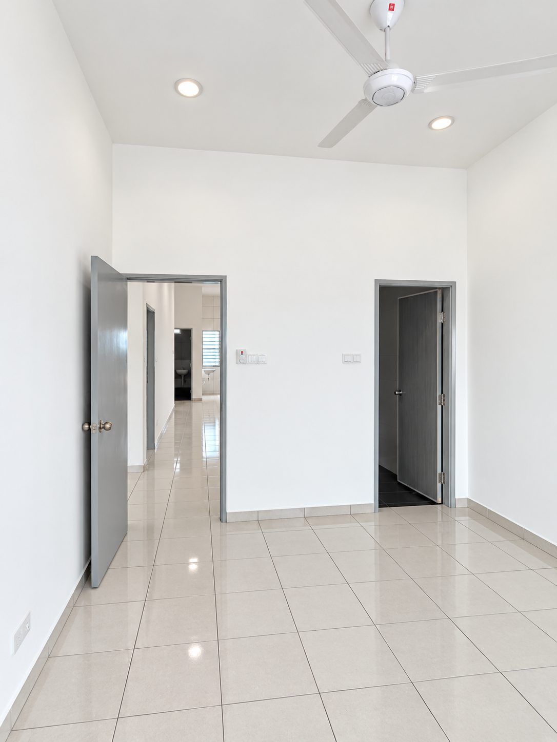 Master bedroom - 4-Bedroom Single Storey Terrace House @ Bandar Putra Kulai | G&G | 24x75 | RM2,200 nego - Image 6