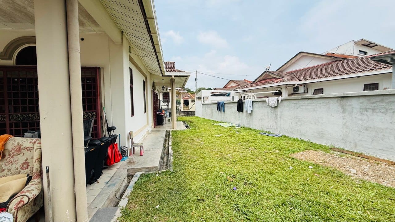 End Lot Single Storey Terrace Jalan Camar Seksyen 4 Kota Damansara Selangor - Image 4