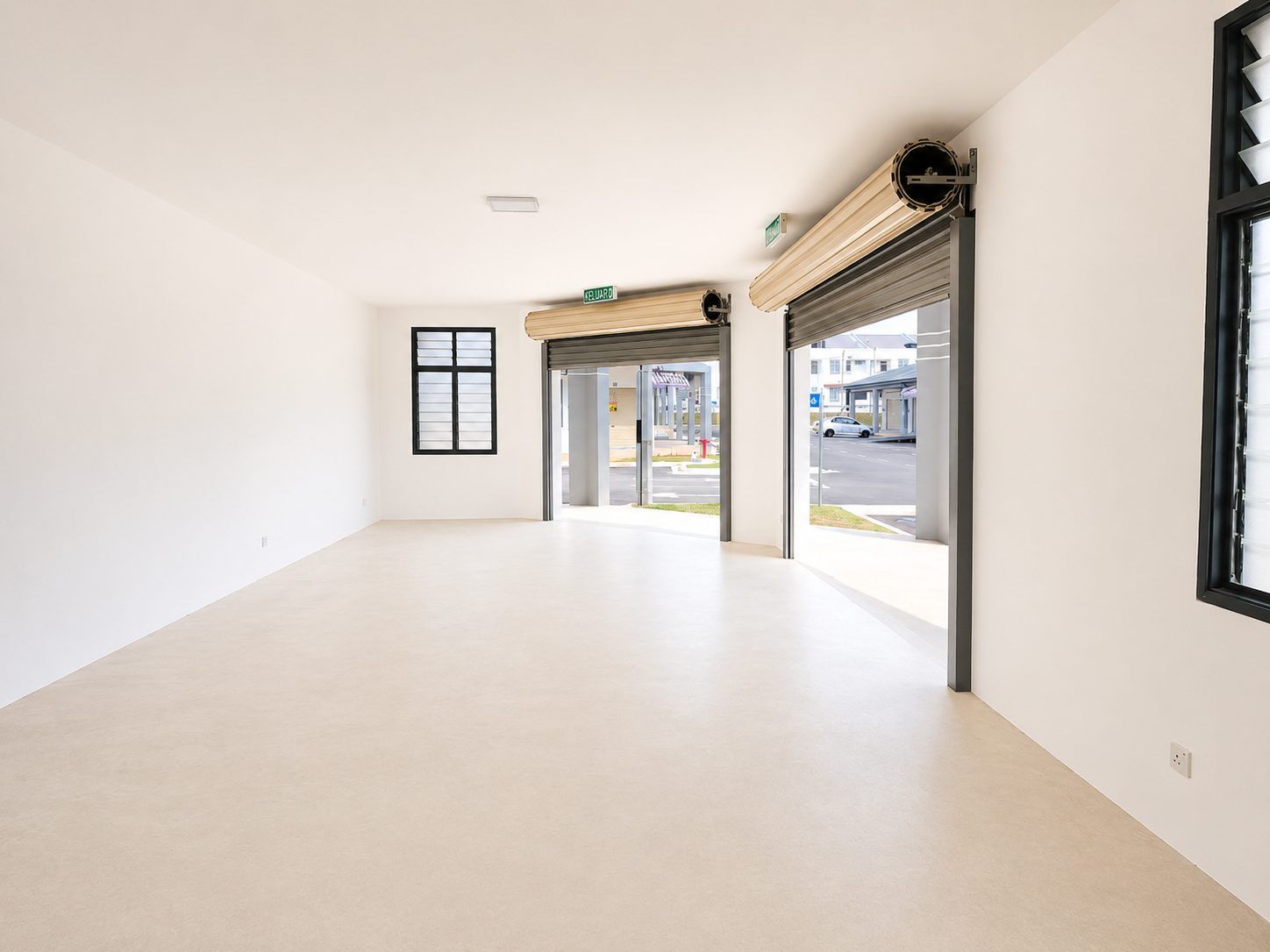 Single Storey Shop Corner Lot Jalan Puyuh 16 Bandar Putra Kulai | RM2,500 Rental - Image 3