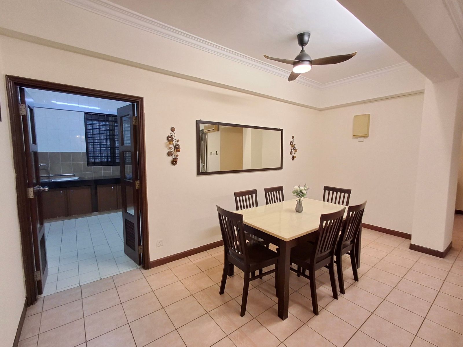Dining - Spacious Fully Furnished Condo in Dutamas - Image 6