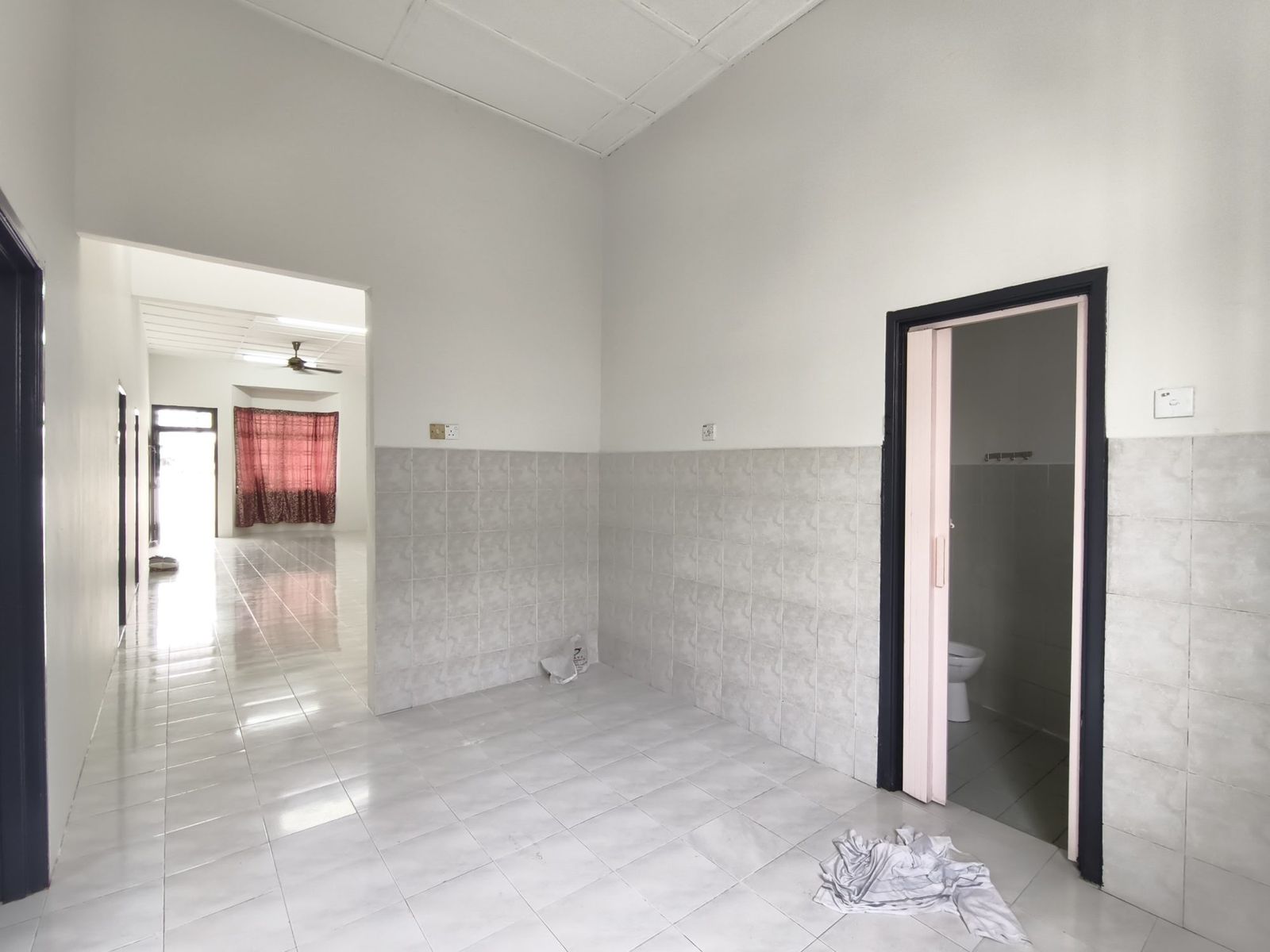 Oversized Land Single Storey House Taman Kulai Utama | 2,465 sqft Land | RM560K - Image 13