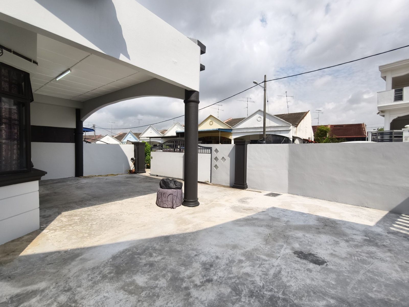 Oversized Land Single Storey House Taman Kulai Utama | 2,465 sqft Land | RM560K - Image 3