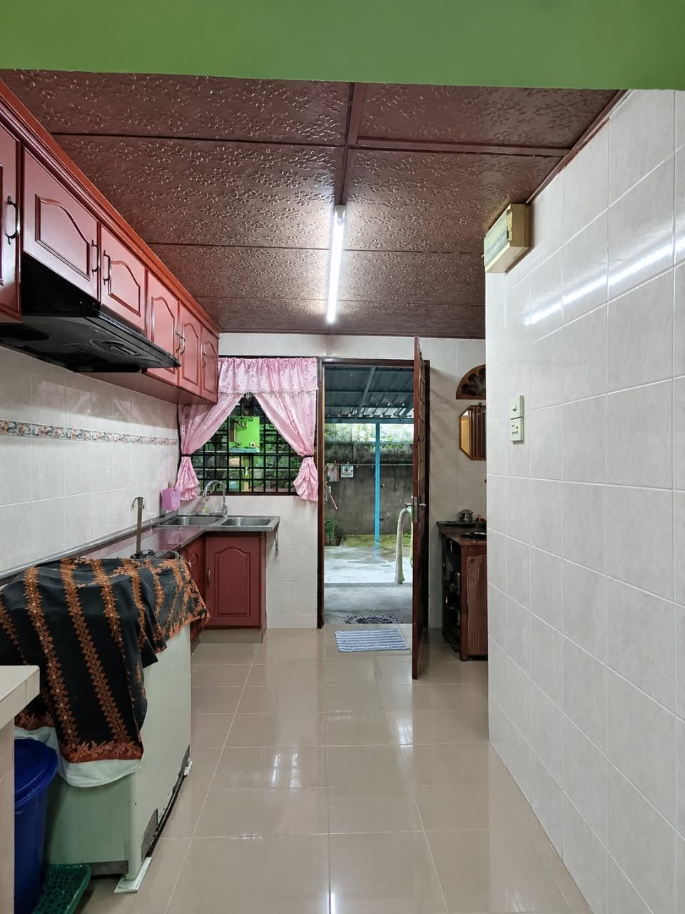 Kitchen - RUMAH TERES 2 TINGKAT - TAMAN KEMAJUAN, PERLIS - Image 3