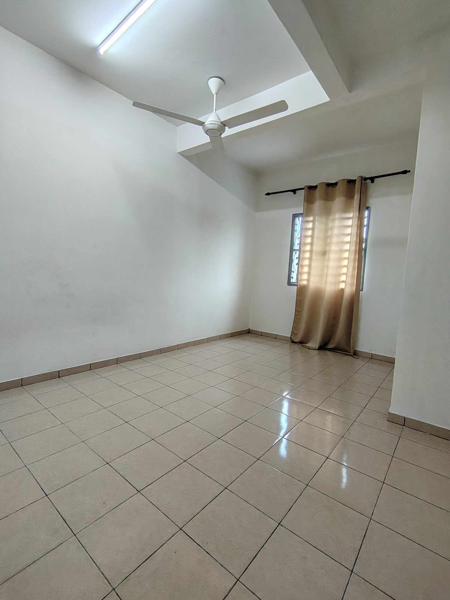 Bedroom -  TERES 2 TINGKAT DESA SALAK PEKERTI, SEPANG - Image 8