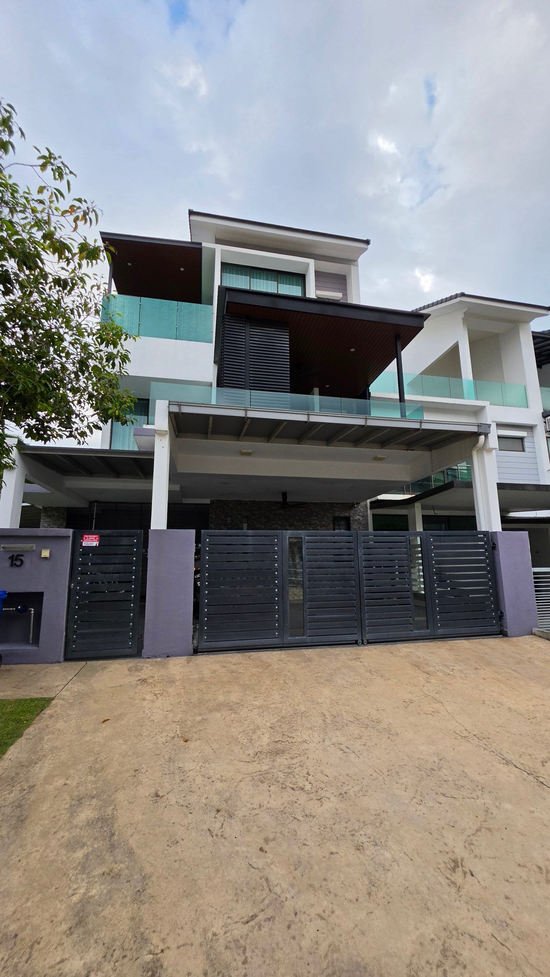 Exterior - For Sale or Rent: Fully Renovated 3-Storey End-Lot Terrace with Private Pool, Open Spaces & Extra Land – Denai Alam - Image 25
