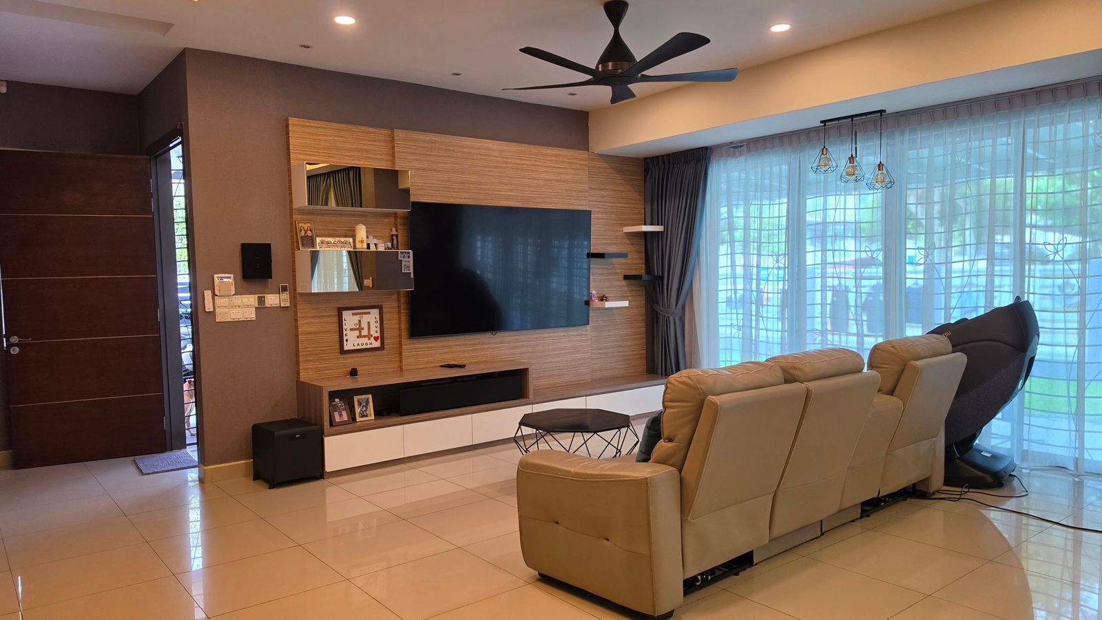 Living room - For Sale or Rent: Fully Renovated 3-Storey End-Lot Terrace with Private Pool, Open Spaces & Extra Land – Denai Alam - Image 11