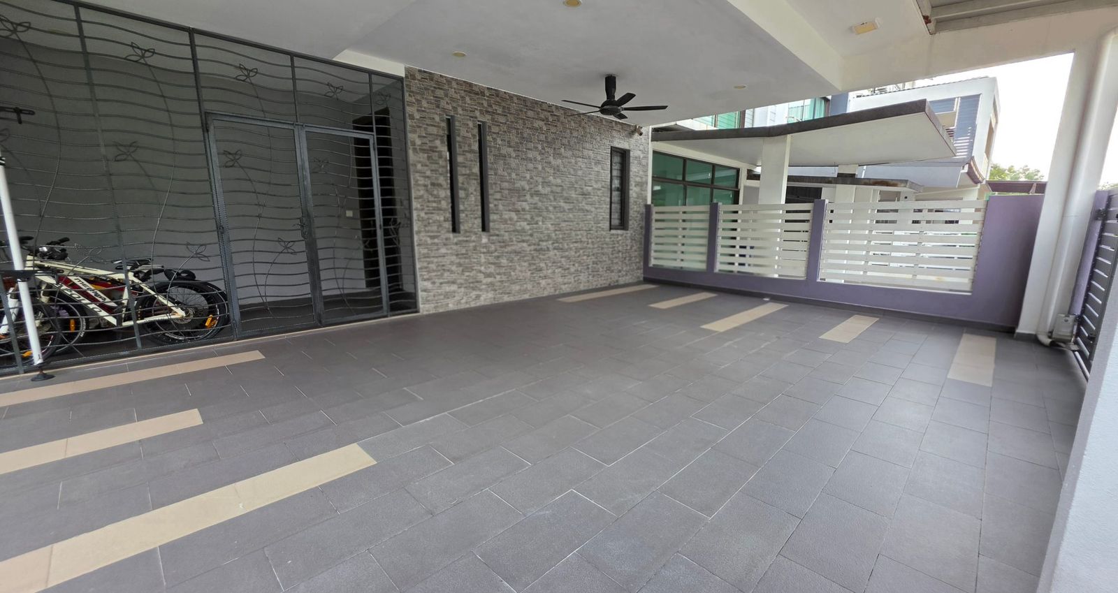 Car porch - For Sale or Rent: Fully Renovated 3-Storey End-Lot Terrace with Private Pool, Open Spaces & Extra Land – Denai Alam - Image 6