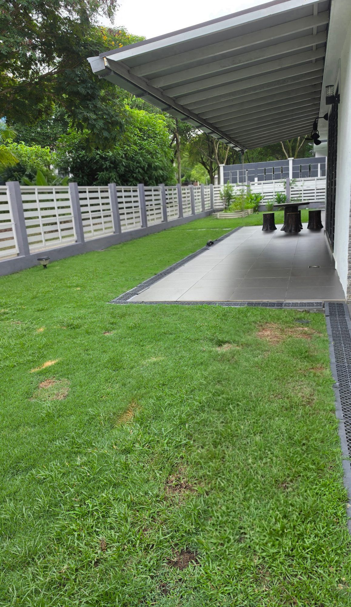 Garden - For Sale or Rent: Fully Renovated 3-Storey End-Lot Terrace with Private Pool, Open Spaces & Extra Land – Denai Alam - Image 7