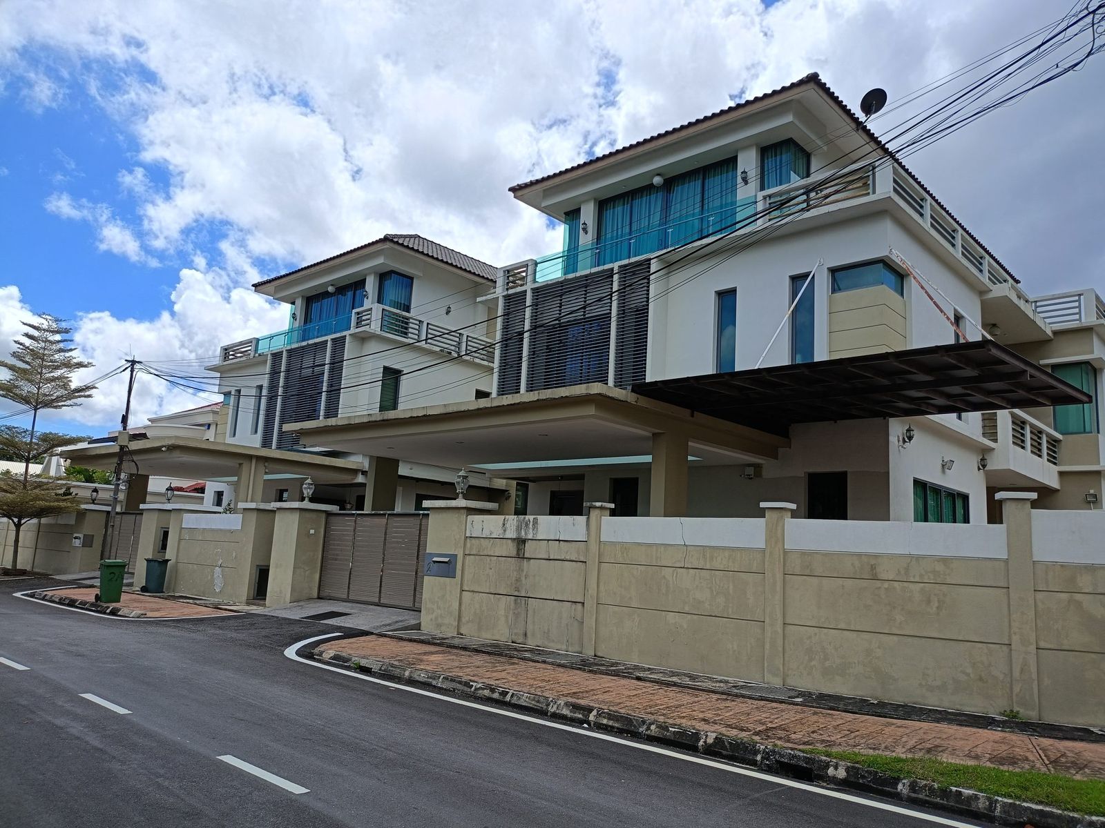 3 storey Luxury Bungalow at Solok Cantonment Pulau Tikus Penang  - Image 18