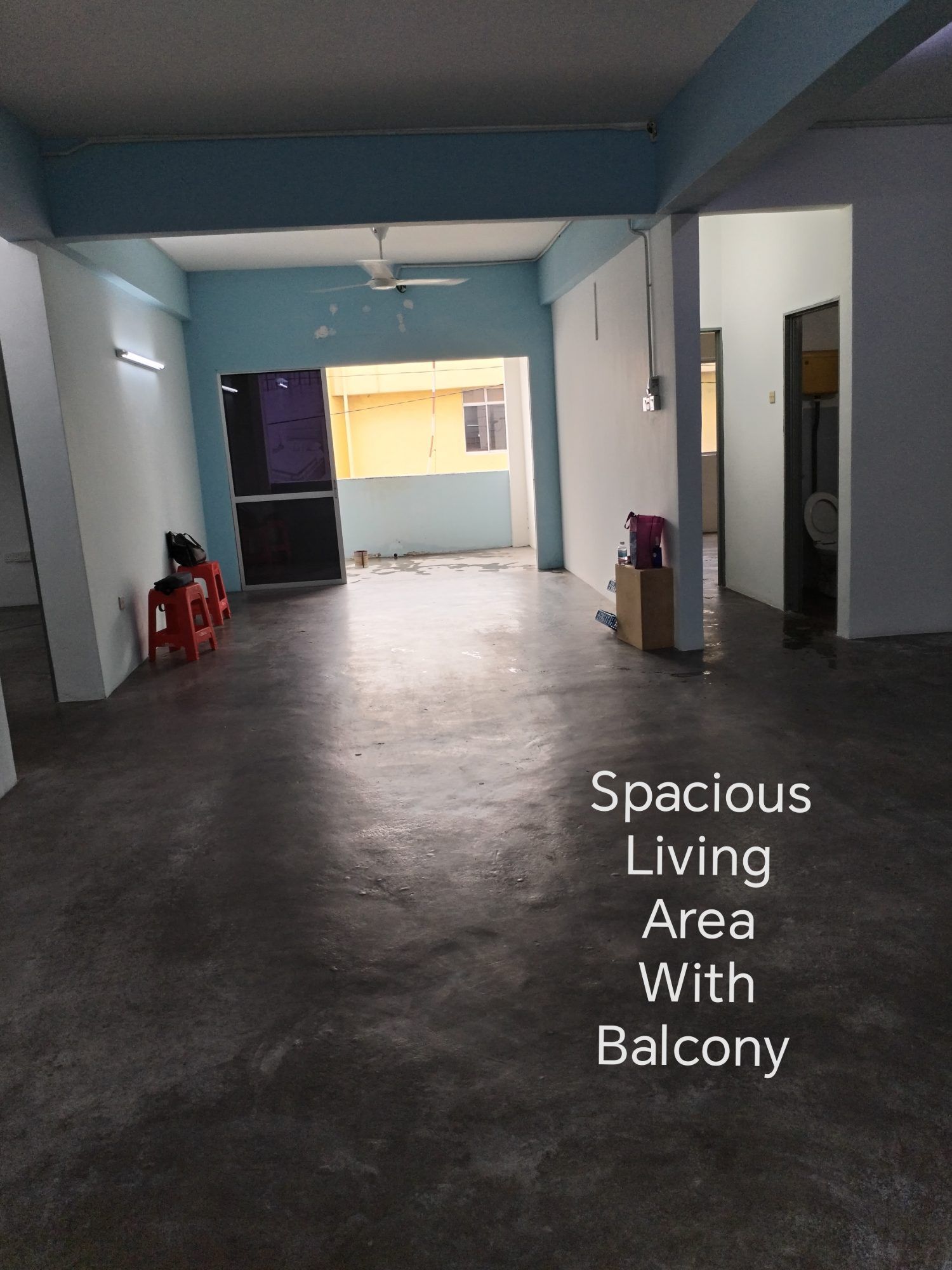 Living room - Spacious Apartment Main Road Frontage - Image 3