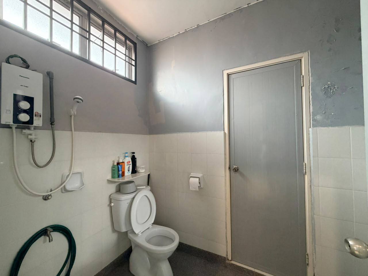 Bathroom - Fully Renovated End Lot House for Sale Nusa Indah Iskandar Puteri - Image 11