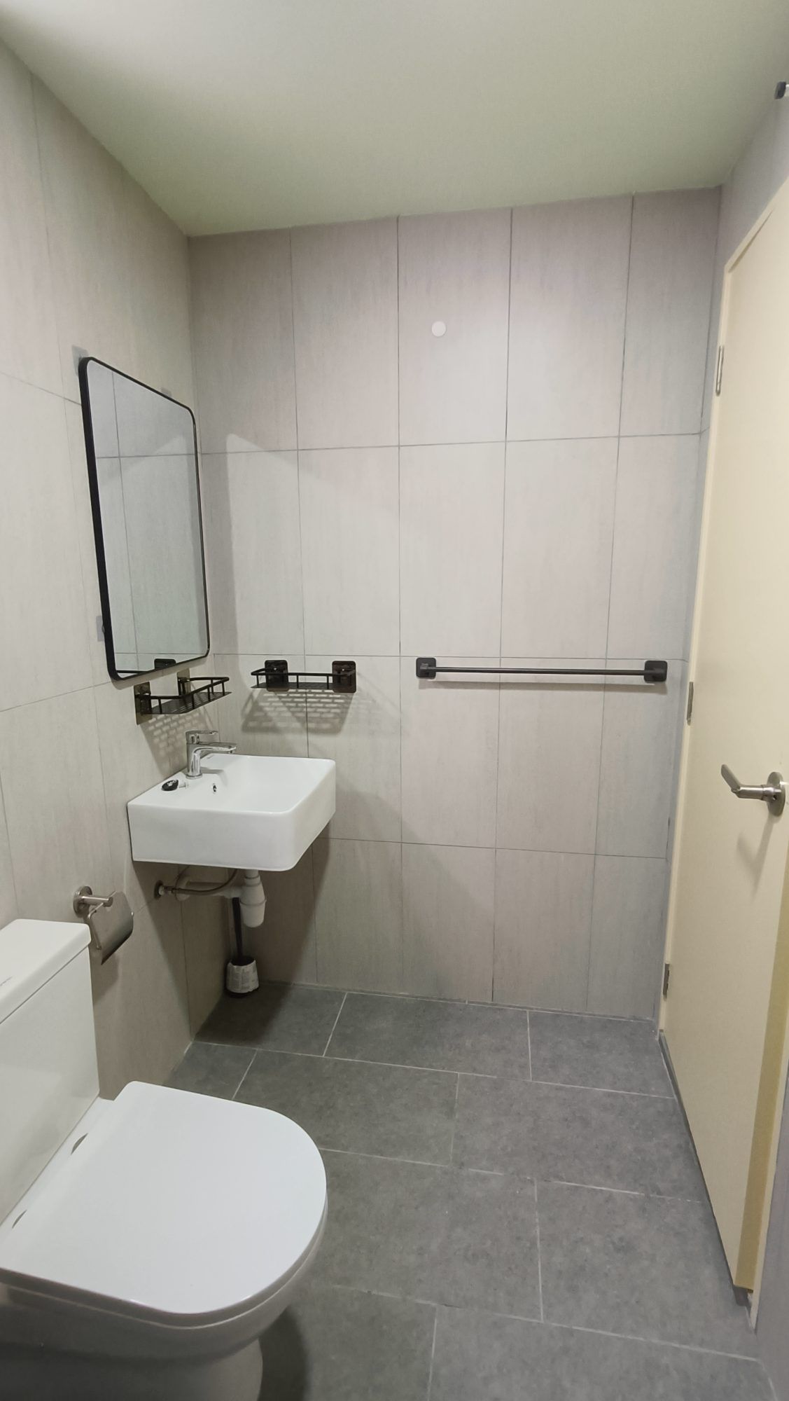 Bathroom - Dian Residency Seksyen 13 Shah Alam Spacious Master Bedroom For Rent. Nearby MSU. - Image 8