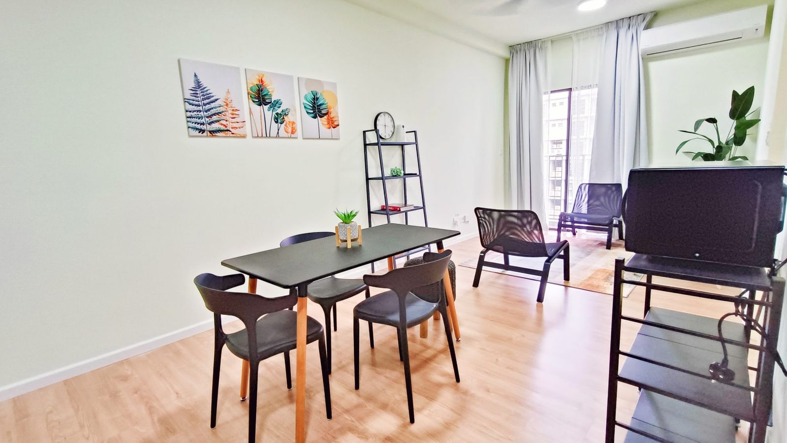 Living room - Dian Residency Seksyen 13 Shah Alam Spacious Master Bedroom For Rent. Nearby MSU. - Image 9