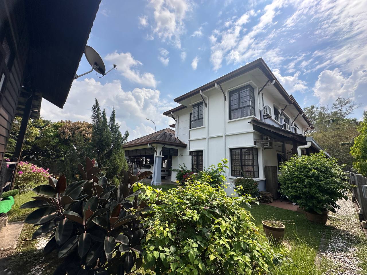 🔥🔥NICE UNIT🔥🔥 Renovated and Extended, Corner Lot Double Storey Bungalow  with Private Swimming Pool Laman Kekwa, Nilai Impian. Negeri Sembilan. - Image 6