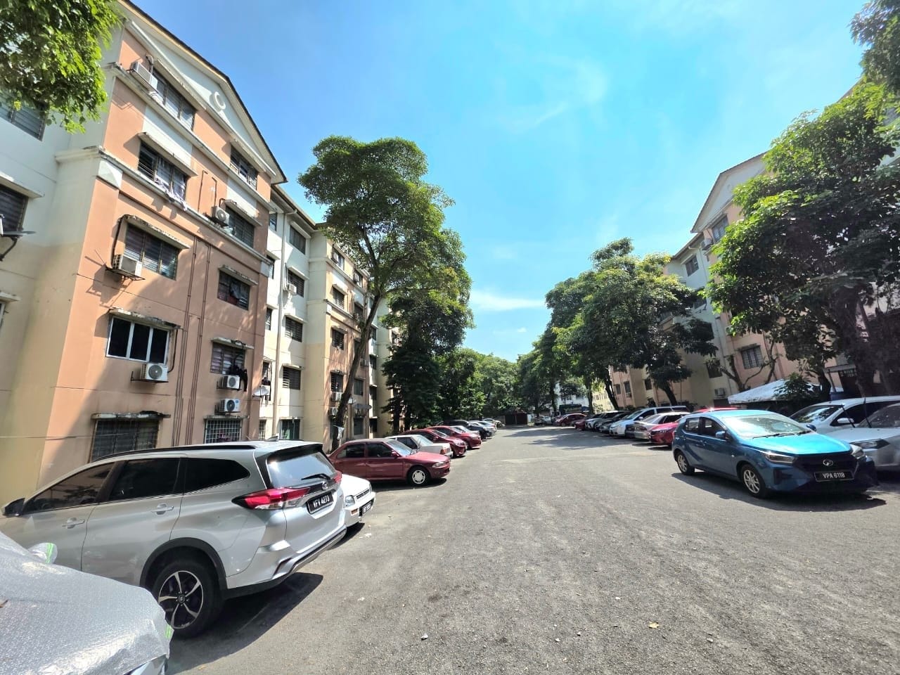 Car park - TAMAN PUCHONG INDAH UNTUK DIJUAL!!️ PANGSAPURI SEROJA RM149K | 3 BILIK | 2 BILIK AIR | HARGA BAWAH RM150K - Image 2