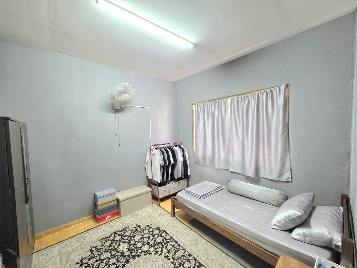 Bedroom - TAMAN PUCHONG INDAH UNTUK DIJUAL!!️ PANGSAPURI SEROJA RM149K | 3 BILIK | 2 BILIK AIR | HARGA BAWAH RM150K - Image 8