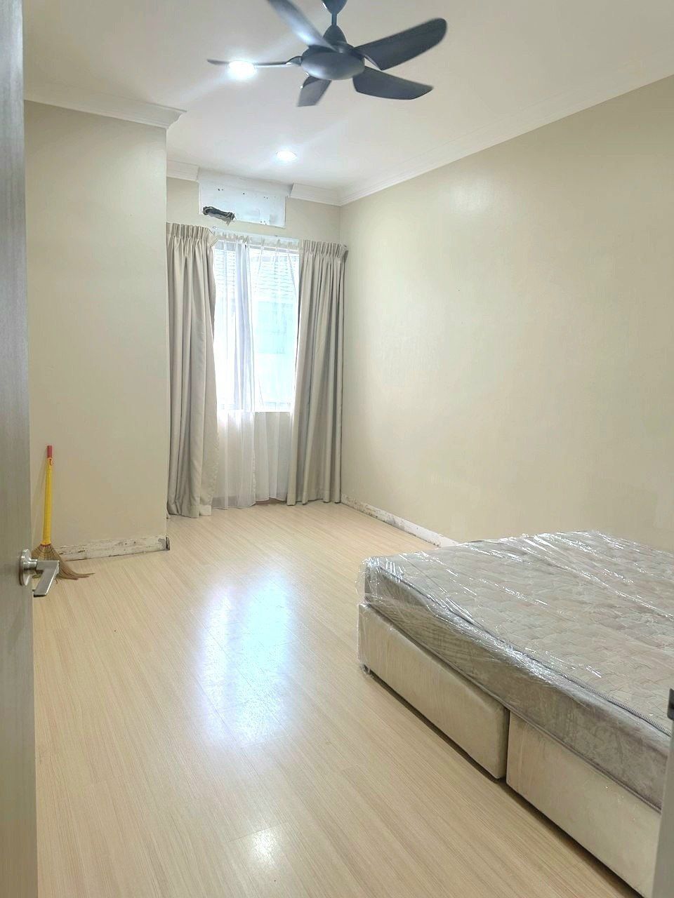 BANDAR BUKIT RAJA | DOUBLE STOREY END LOT| FREEHOLD | 4 BILIK | RM1.3 JUTA NEGO - Image 10