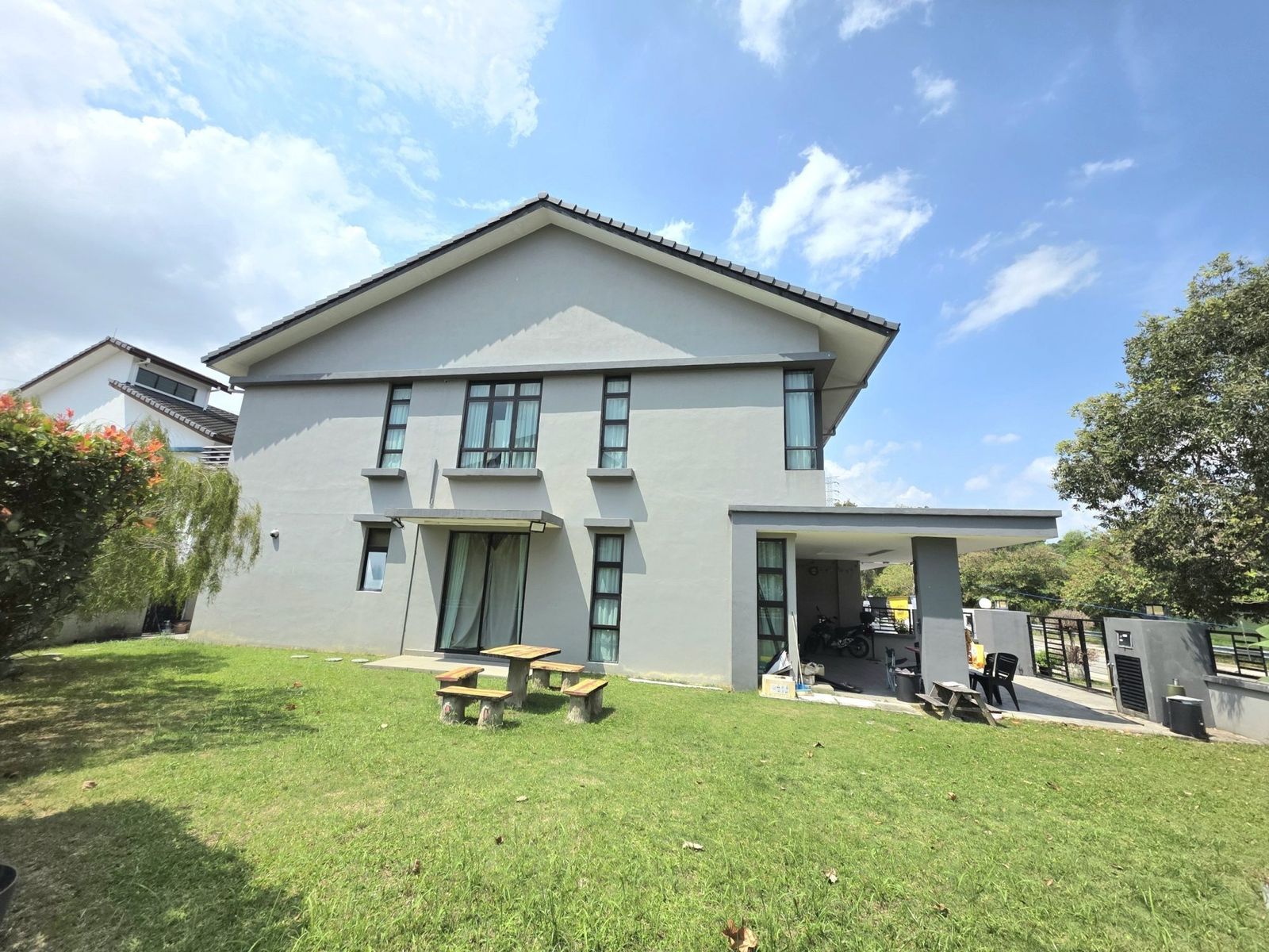 BANDAR BUKIT RAJA | DOUBLE STOREY END LOT| FREEHOLD | 4 BILIK | RM1.3 JUTA NEGO - Image 5