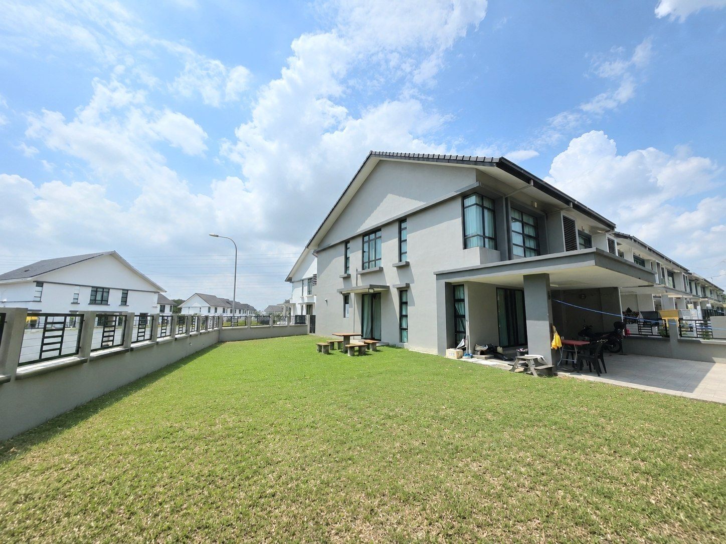 BANDAR BUKIT RAJA | DOUBLE STOREY END LOT| FREEHOLD | 4 BILIK | RM1.3 JUTA NEGO - Image 6