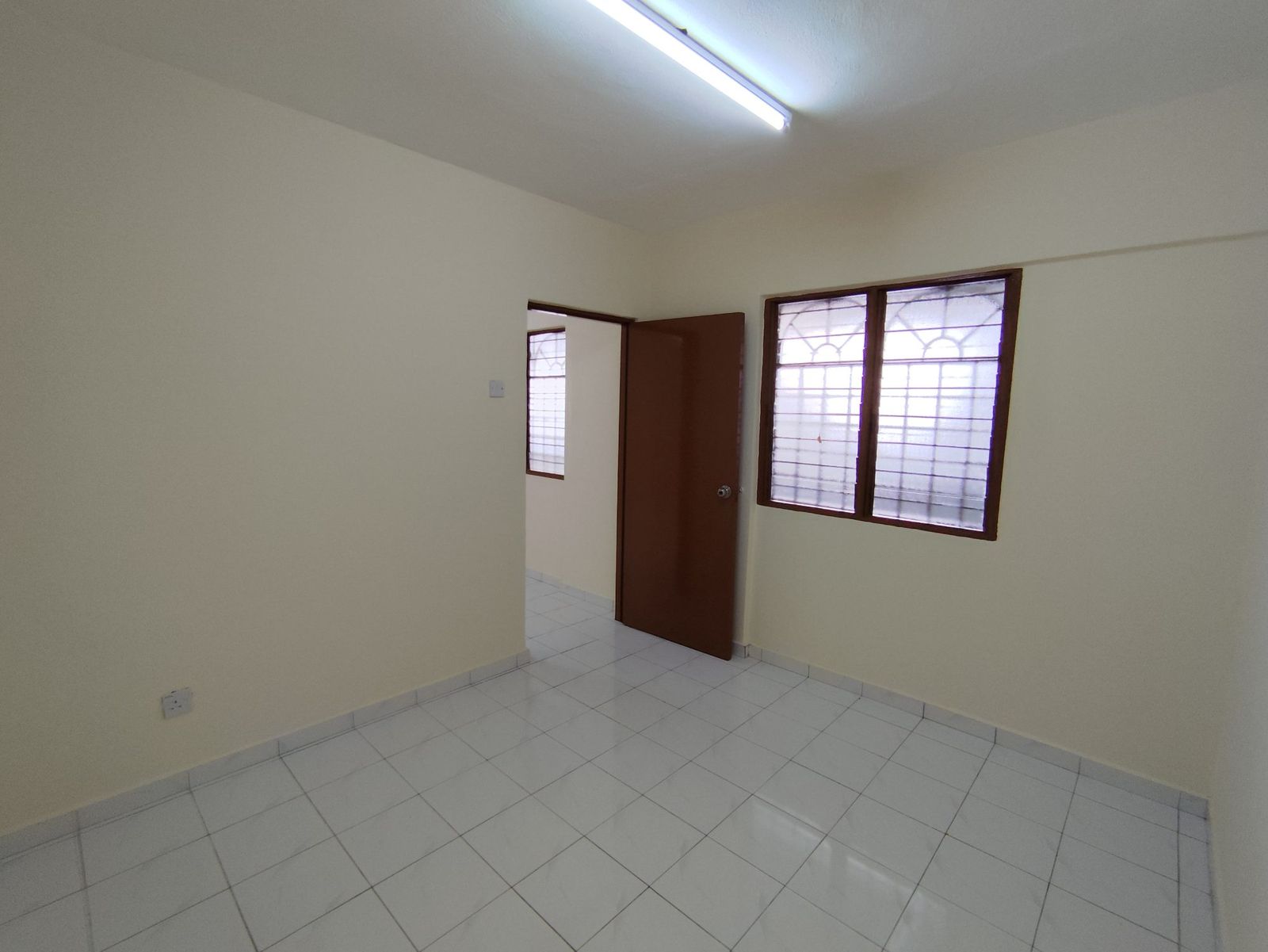 Bedroom - OWNER DIRECT | 3BR 2Bath | 9th Floor | 700 sqft | Taman Petaling Utama | RM179K - Image 3