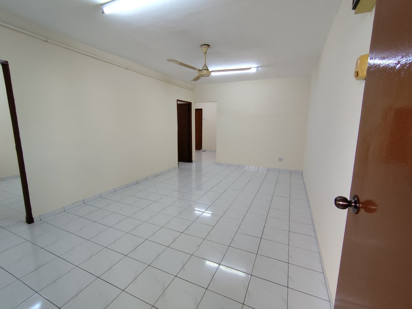 Living room - OWNER DIRECT | 3BR 2Bath | 9th Floor | 700 sqft | Taman Petaling Utama | RM179K - Image 8