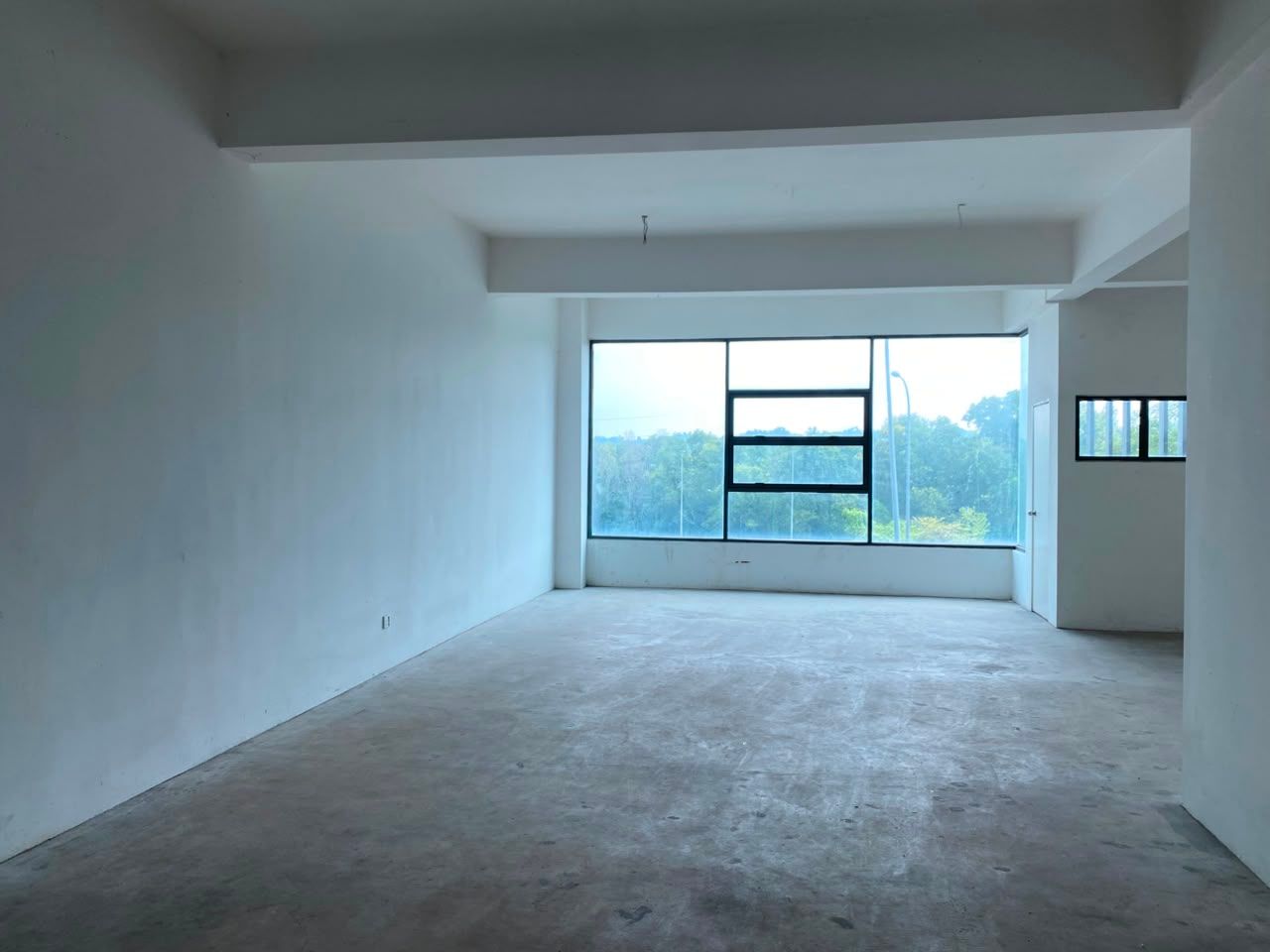 FACING FRONTAL | D'ALPINIA BUSINESS PARK | PRICED TO RENT FAST - Image 5