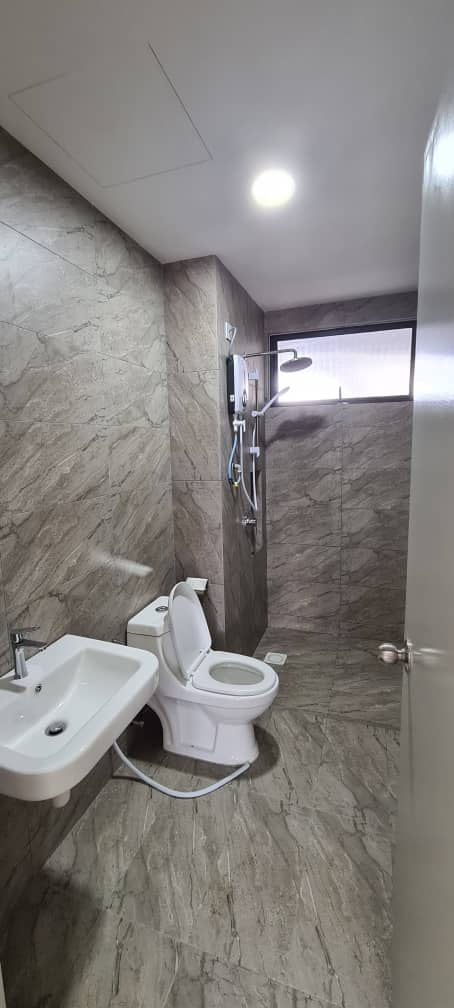 The Hamstead 3 Bedrooms Unit For Rent - Image 4