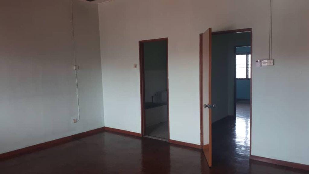 Good Location Klang Town 2 Storey Linked House - Image 1