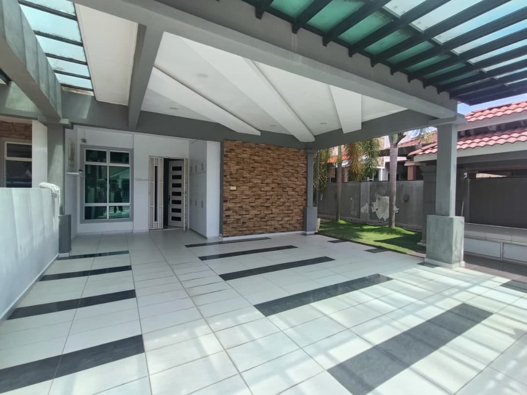 Car porch - SEMI-D CANTIK DIUBAH SUAI SEPENUHNYA UNTUK DIJUAL - Image 1