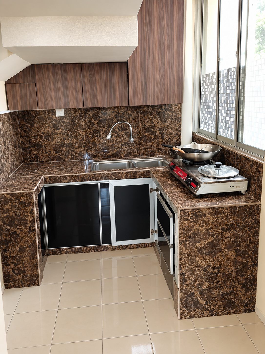 Kitchen - Greenfield Regency Tampoi Penthouse | 4+1 Rooms | 1,774 sqft | Fully Furnished | RM3,300 - Image 7