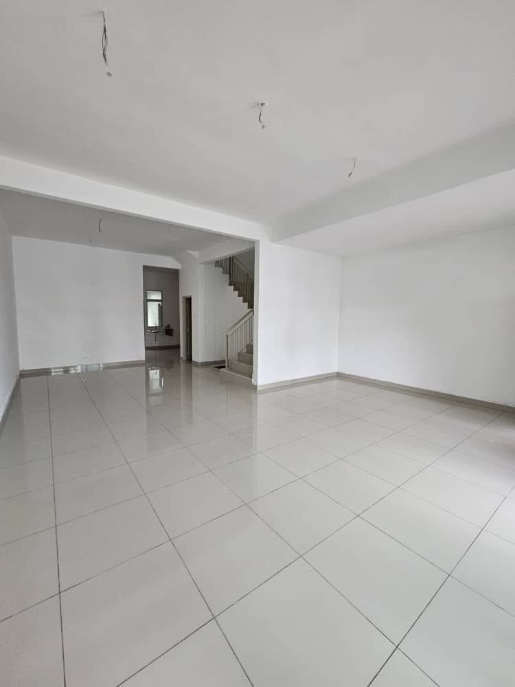 Living room - Bandar Putra Kulai Double Storey Terrace for Sale | 22' × 78' | 5R4B | Freehold | RM648K - Image 1
