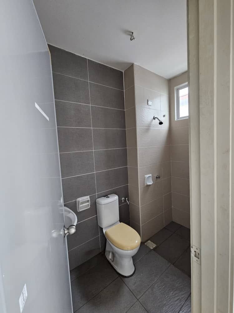 Bathroom - Bandar Putra Kulai Double Storey Terrace for Sale | 22' × 78' | 5R4B | Freehold | RM648K - Image 8