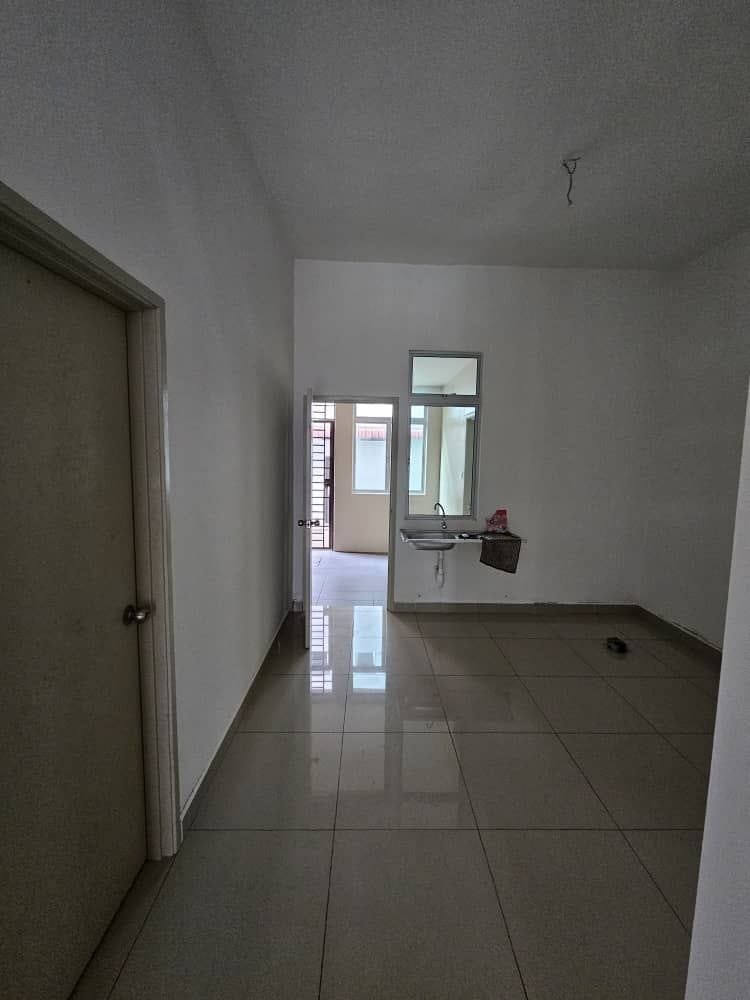 Bandar Putra Kulai Double Storey Terrace for Sale | 22' × 78' | 5R4B | Freehold | RM648K - Image 5