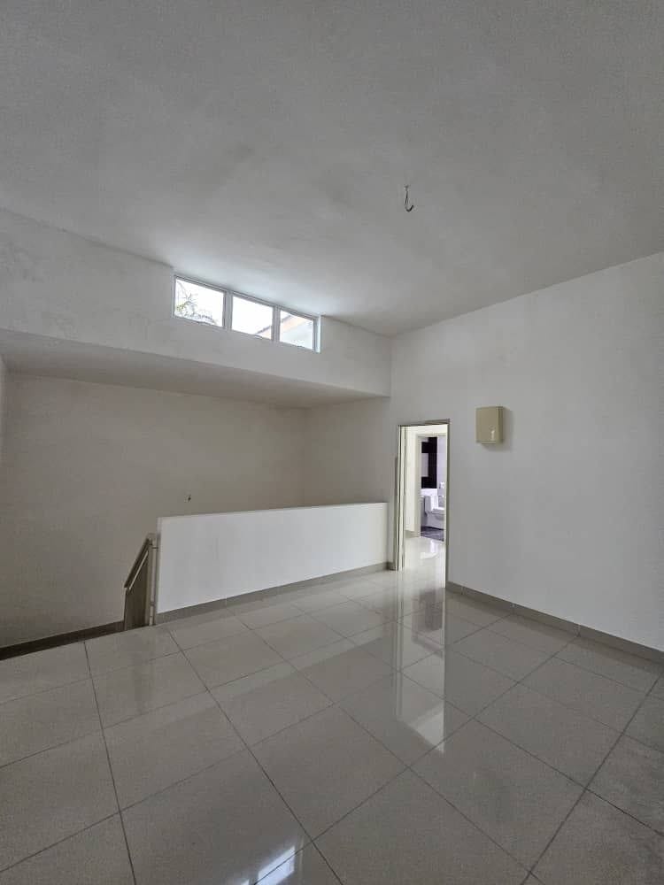 Bandar Putra Kulai Double Storey Terrace for Sale | 22' × 78' | 5R4B | Freehold | RM648K - Image 2