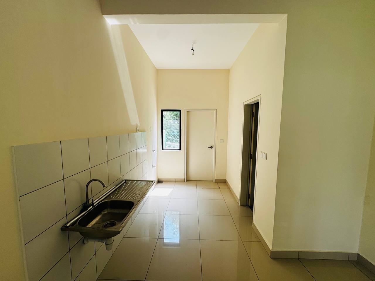 Brand New Corner Unit 3 Storey Terrace Nassim Heights Taman Ukay Bistari Ampang Selangor - Image 6
