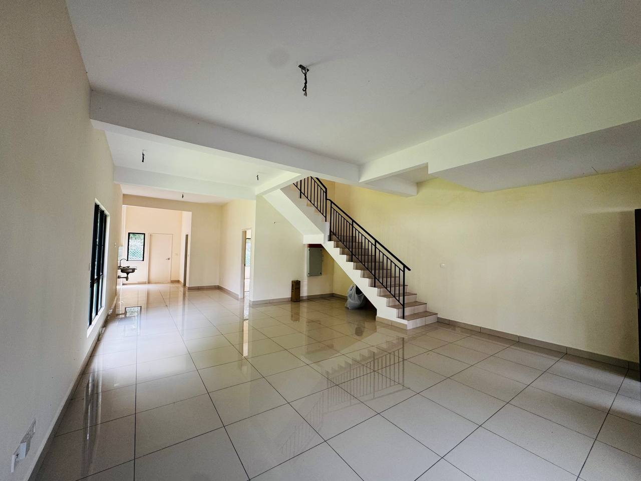 Brand New Corner Unit 3 Storey Terrace Nassim Heights Taman Ukay Bistari Ampang Selangor - Image 4