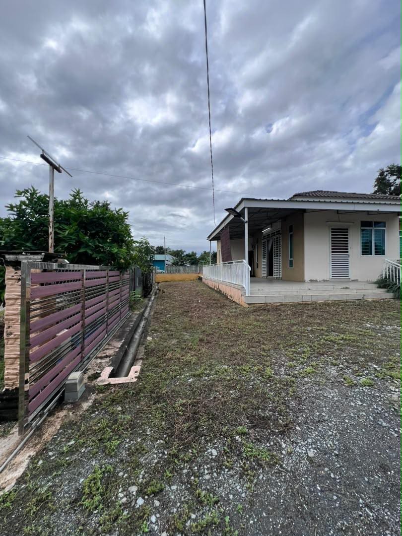 TANAH BERSERTA SEBUAH BANGLO UNTUK DIJUAL - Image 1