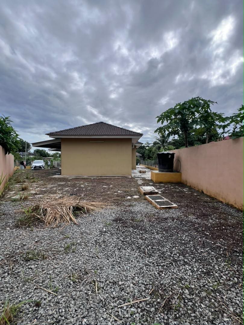 The land - TANAH BERSERTA SEBUAH BANGLO UNTUK DIJUAL - Image 10