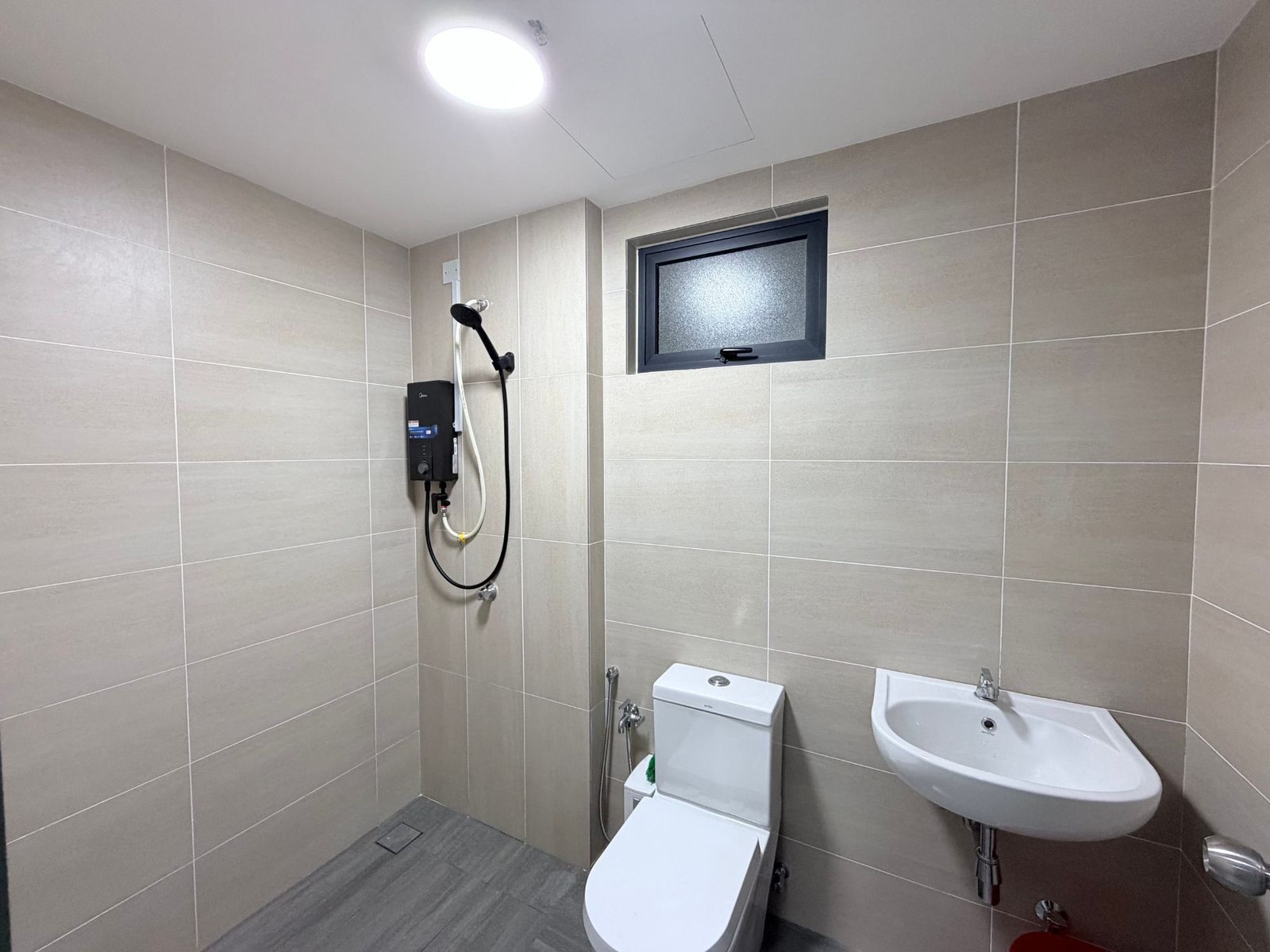 Bathroom - Fully Furnished 1-Bedroom Condo for Rent | RM1,500 | 50m to KTM | Kajang 2 - Image 3